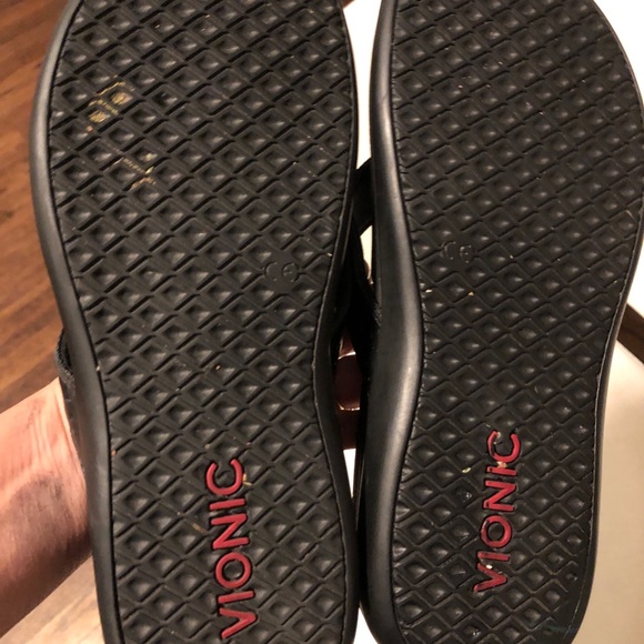 Vionic slippers size 7 - Picture 7 of 8